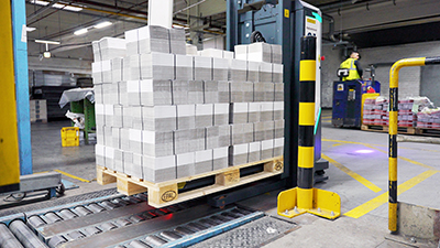 The AGV engineering at mR MOBILE ROBOTS targets the sustainable safeguarding of the customer's intralogistics through to turnkey integration.